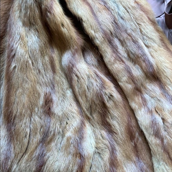 *Great Condition* Fur Capelet - Picture 8 of 10